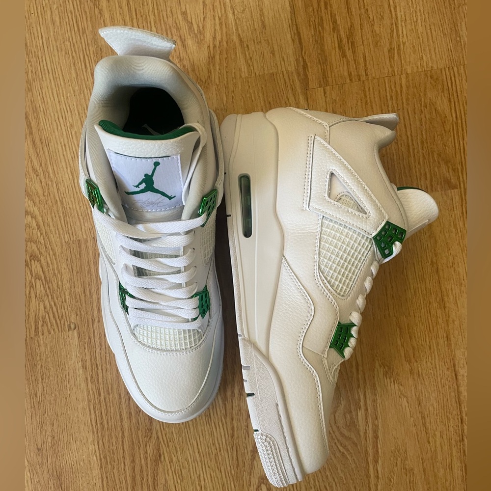 Jordan 4 metallic green